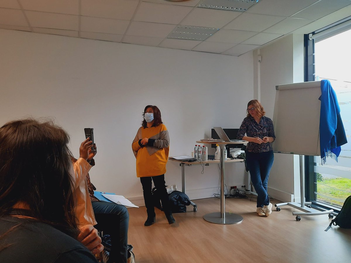 #avecpoleemploi #TousMobilisés
La VAE (Validation des Acquis et de l'Expérience) mise à l'honneur ce jour sur les métiers du Service à la Personne! 29 participants souhaitant s'inscrire dans une démarche de validation d'acquis, c est 👍! Vivement la remise des diplômes!