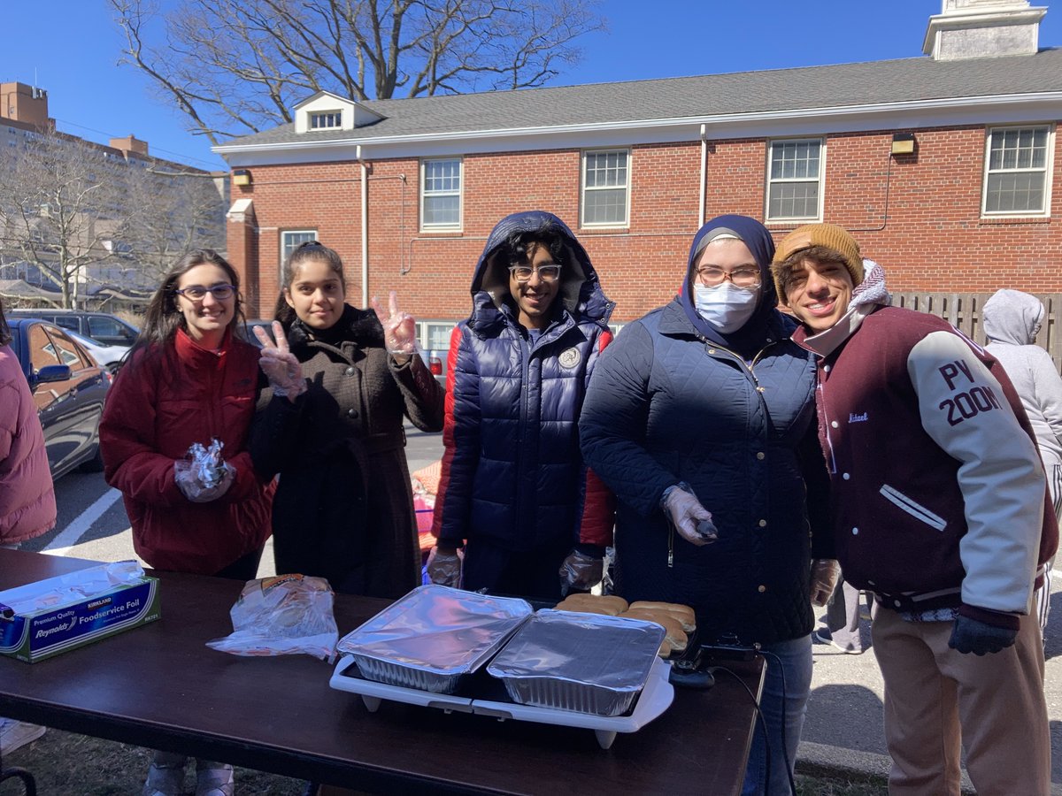 MC_AAHS's tweet photo. Introduction to Public Health class serving hot lunch and distributing knit hats, scarves, and soap sacks at Trinity Last Resort Pantry in Asbury Park. https://t.co/4vGBW9J9f6