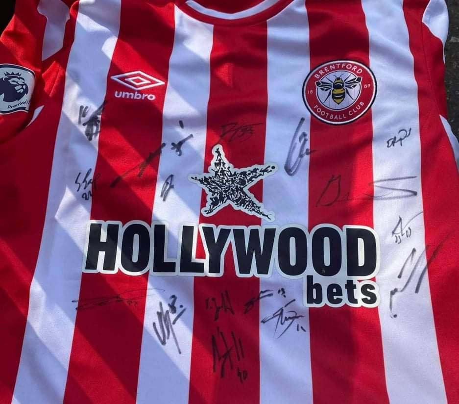 Harr Ngar Kaung(literally“five funny guys”),have received football shirts from London based EnglishPremierLeagueclub,Brentford. Gifts we’re proof that not only the ppl but also the world respects #2022Mar29Coup  #WhatsHappeningInMyanmar  #WarCrimesOfJunta