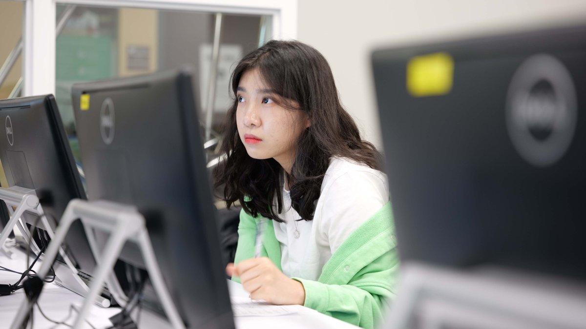 QuincyCollege's tweet photo. Thinking about a career in healthcare?  What about business management?  Curious if college is right for you?  We’ve got the answers at Quincy College. Take the first step towards your future at one of our Info Sessions. For More Information, visit: https://t.co/rOsN4ncx60 https://t.co/9sAoNseDT6