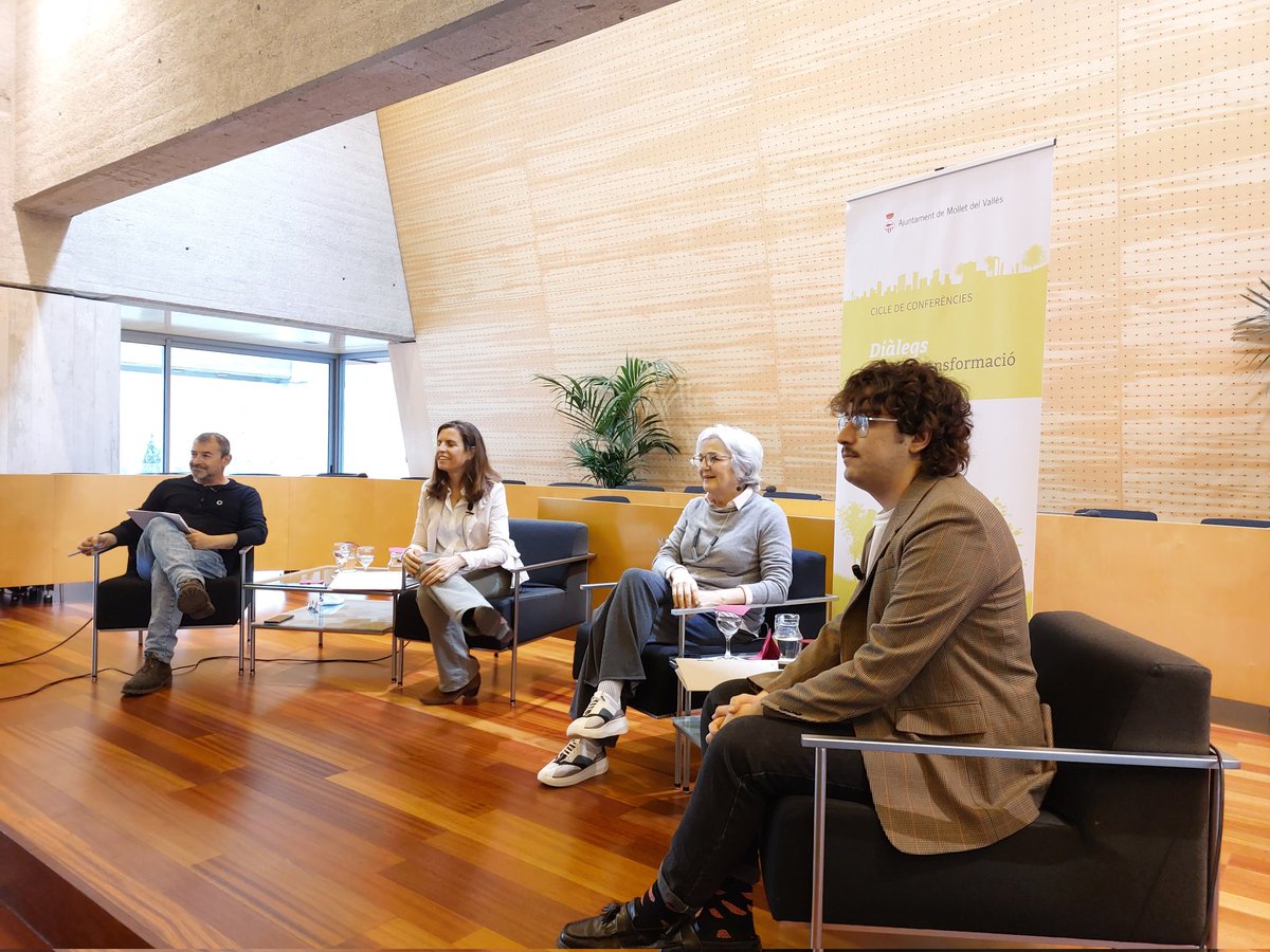 ajmollet's tweet photo. 🔎Comença la sessió del Cicle de Conferències #MolletDialoga sobre “Ciutats democràtiques i governs transparents”:

💻Ho pots seguir en directe al canal Youtube de l’Ajuntament: https://t.co/9hEnwcssBJ https://t.co/3KYDkglLTm