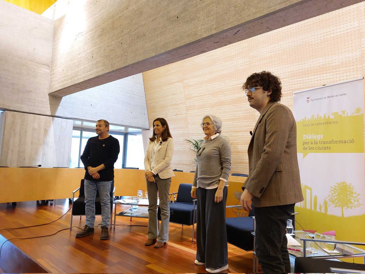 ajmollet's tweet photo. 🔎Comença la sessió del Cicle de Conferències #MolletDialoga sobre “Ciutats democràtiques i governs transparents”:

💻Ho pots seguir en directe al canal Youtube de l’Ajuntament: https://t.co/9hEnwcssBJ https://t.co/3KYDkglLTm