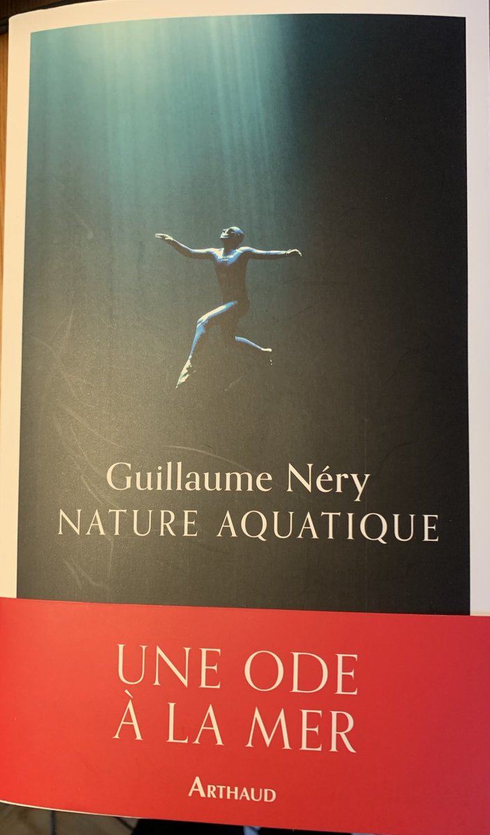 120 mètres. Je n’ai aucune envie de respirer malgré l’hostilité des lieux. Ne subsiste que la conscience aiguisée d’être totalement présent. Sous ma palme, le néant des abysses ⁦<a href="/guillaumenery/">Guillaume Néry</a>⁩ ⁦<a href="/EditionsArthaud/">Éditions Arthaud</a>⁩