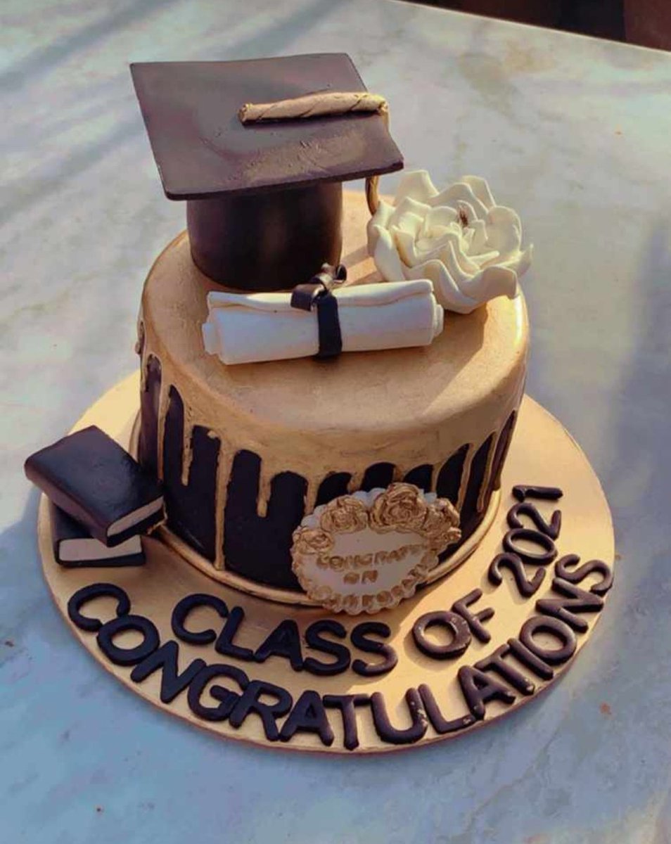 junaiddogar_'s tweet photo. Allhamdulillah!
Determination and hardwork aided me in achieving this wonderful honor.I am overjoyed to announce that I have graduated🎓🎀❤️I dedicate this degree to my late mother,who always wanted to see me at this place.
Officially Graduated from @PU_OfficialPK
#Batch2017_21 https://t.co/e9fVW1kai9