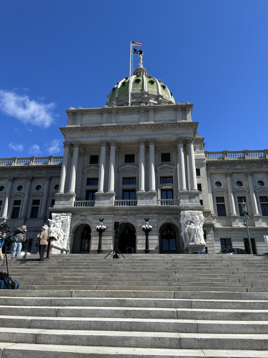 bgcwpa's tweet photo. We were happy to spend some time with our Legislators at the PA Capitol to advocate for the #BOOSTAct which would invest in a dedicated line item for out-of-school-time programming, including academic enrichment, social emotional learning, STEM, & more. https://t.co/1J5oa3Xtom