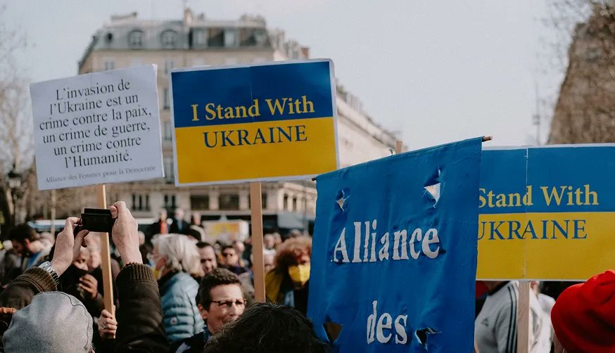 PacWorkplaces's tweet photo. We #StandWithUkriane 💙 💛 

We encourage all PAC mates, PAC members, and industry friends to support Ukraine. You can start by viewing the different ways to support them in our latest blog: https://t.co/p0grlA6yVN https://t.co/qQmT9GI9Oe