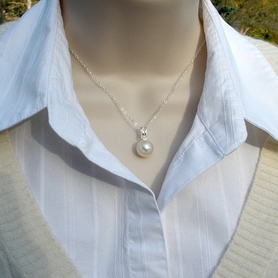 StarringUJewel's tweet photo. Single Pearl Necklace | https://t.co/6nSqvkyhd5 via @EtsySocial #jewelry #etsymntt #singlepearl #pearlnecklace https://t.co/jo9zJszMvR