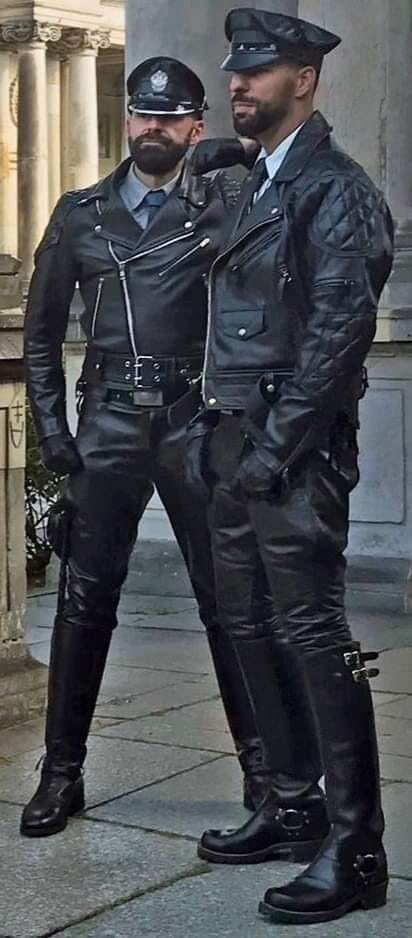 FrankKolt's tweet photo. 2 amazing #leathermen https://t.co/jfcRHcG4PN