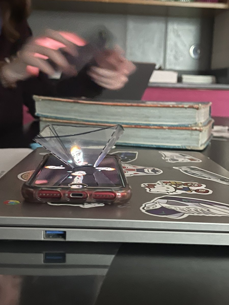 amandamae723's tweet image. Crating our own holograms in STEM today @RidgewoodMS