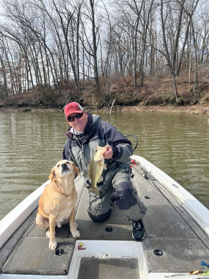 missourifishing's tweet photo. Enjoying a fun day on the water with my buddy Lake the puppy #dog #dogsoftwitter #atomictacklecompany #yellowlab #bumblebeeboats https://t.co/gLmRflPBZT
