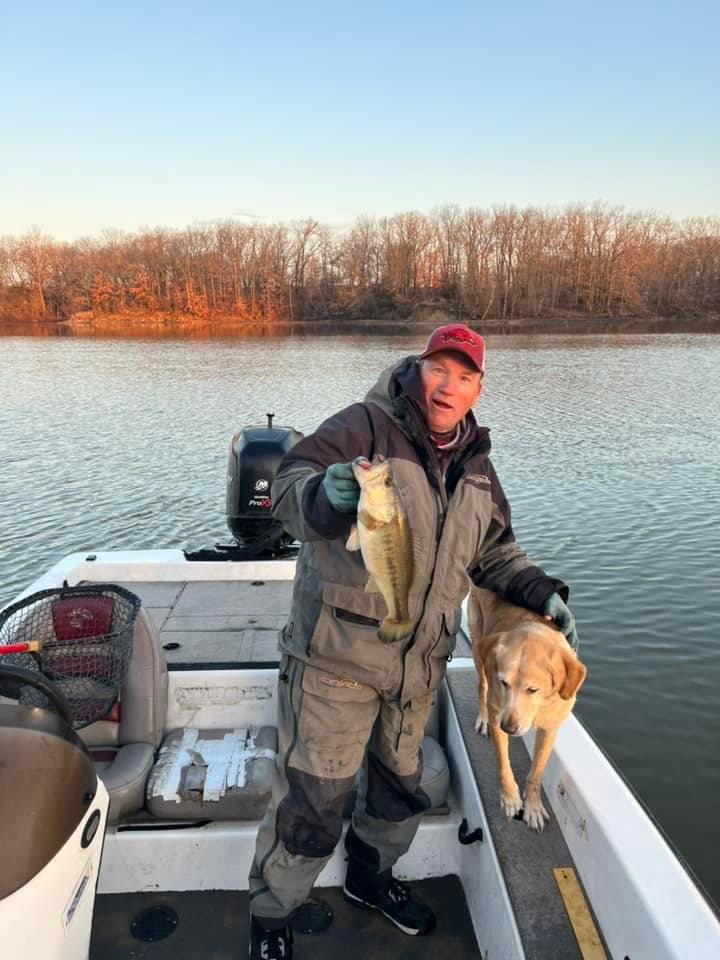 missourifishing's tweet photo. Enjoying a fun day on the water with my buddy Lake the puppy #dog #dogsoftwitter #atomictacklecompany #yellowlab #bumblebeeboats https://t.co/gLmRflPBZT