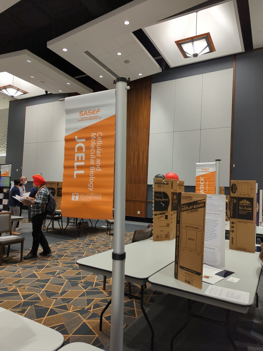 Manasiapte's tweet photo. Enjoying and judging some supercool #science projects at the south appelachian science and engineering fair #SASEF 2022 @UTKnoxville 🧑‍🔬👩‍🔬🧪🧲🥼🔬🧬 @PB_UTK #SciComm #SciEd #Outreach #STEMeducation #STEM @ORNL https://t.co/nmtHlxnzKq