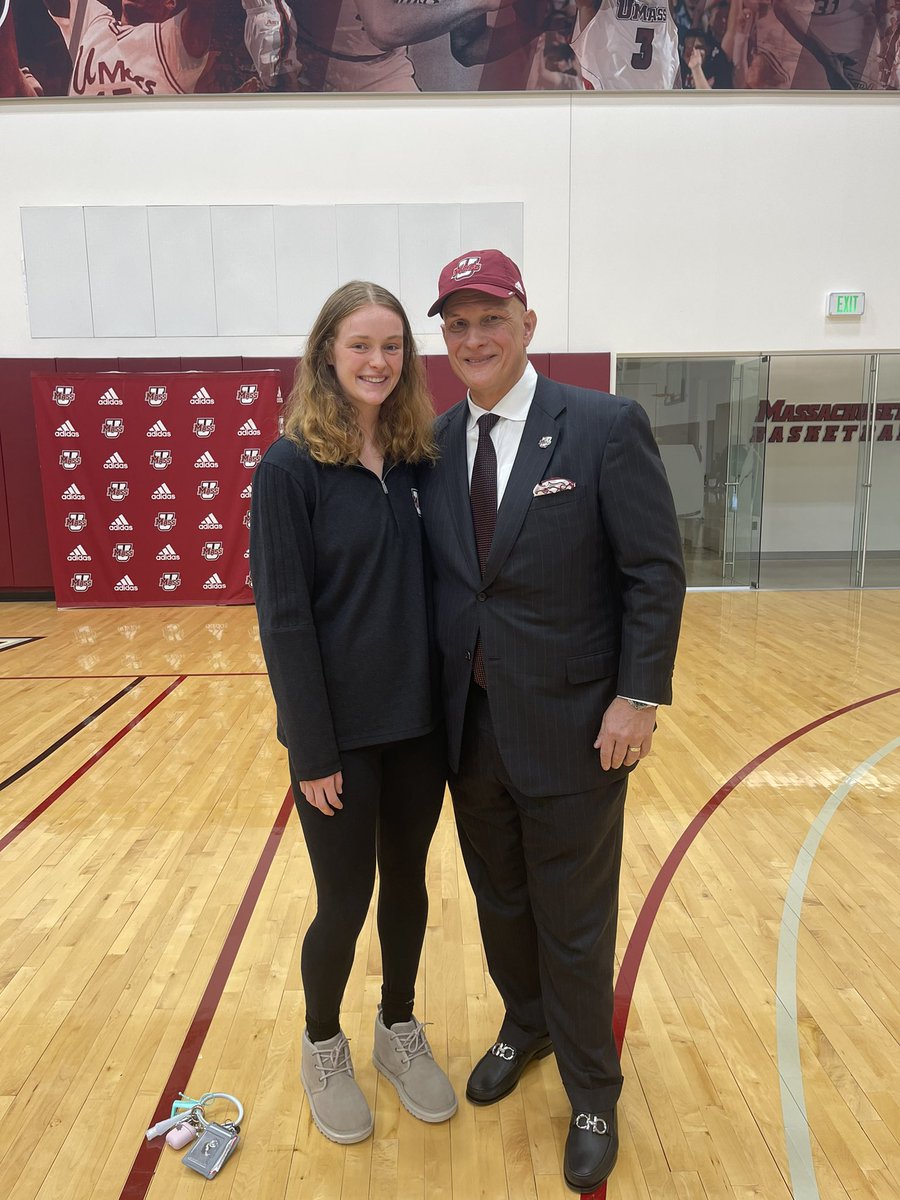 32_samb's tweet image. had to welcome @coachFMartin to the #flagship 🚩🥳