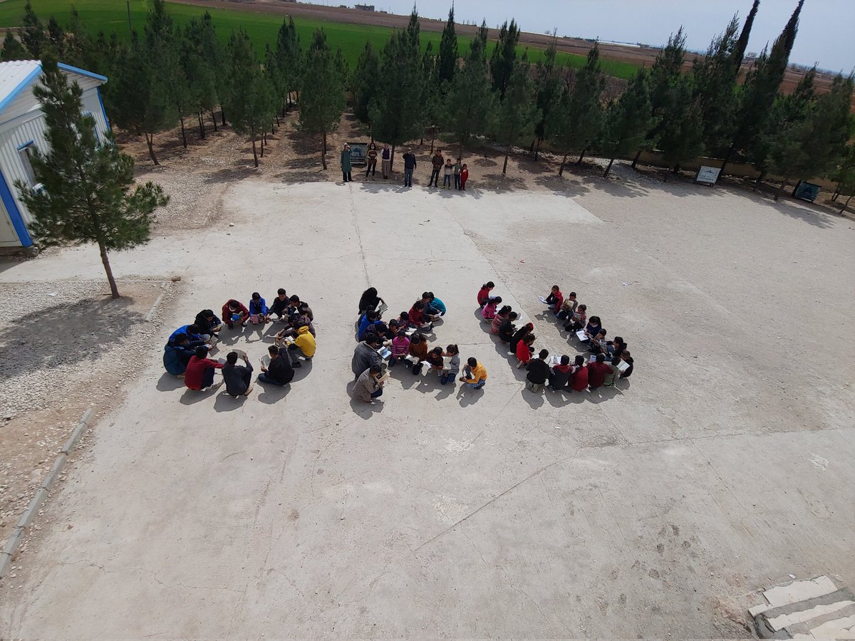 srnc_ilkorta's tweet photo. Kütüphane haftası etkinlikleri kapsamında okulumuz öğrencileriyle kitap okuma etkinliği düzenledik. Model olalım ki gelecek nesiller umudumuz olsun. #kütüphanehaftası https://t.co/JYQVQthYRp