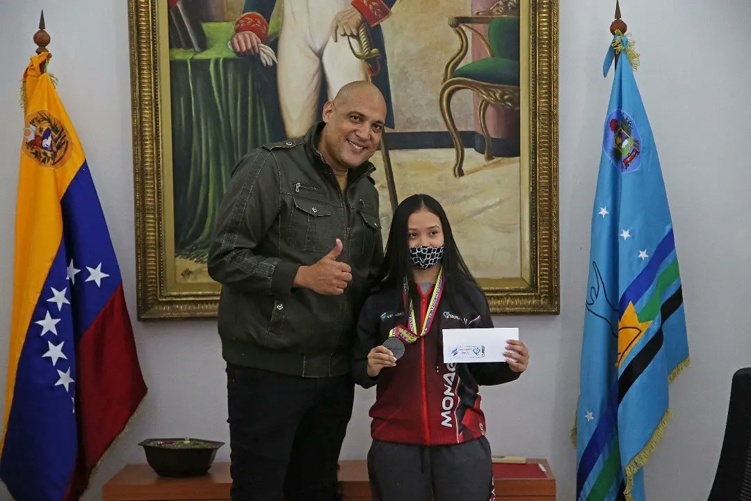 ErnestoLunaPsuv's tweet photo. Por eso hoy agasajamos a los atletas regionales que resultaron victoriosos en la edición número XX de los Juegos Nacionales Juveniles 2022. Se merecen esto y mucho más. https://t.co/1btu1JBLhi
