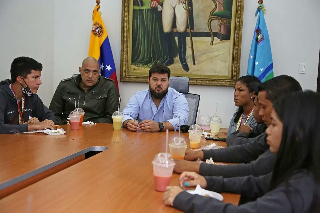ErnestoLunaPsuv's tweet photo. Por eso hoy agasajamos a los atletas regionales que resultaron victoriosos en la edición número XX de los Juegos Nacionales Juveniles 2022. Se merecen esto y mucho más. https://t.co/1btu1JBLhi