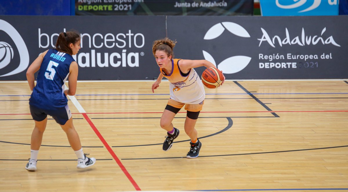clubadeba's tweet photo. ¡¡Nuestras Junior han ganado el primer partido del #CADEBAJF2022!!
Se han impuesto a @GMASB_ por 31-46 en el primer partido de la fase de grupos. 🙌
Mañana se enfrentarán ante @CiudadDeHuelva a las 10:30, ¡a por otra victoria más! ✅ https://t.co/iDUKubdhBx
