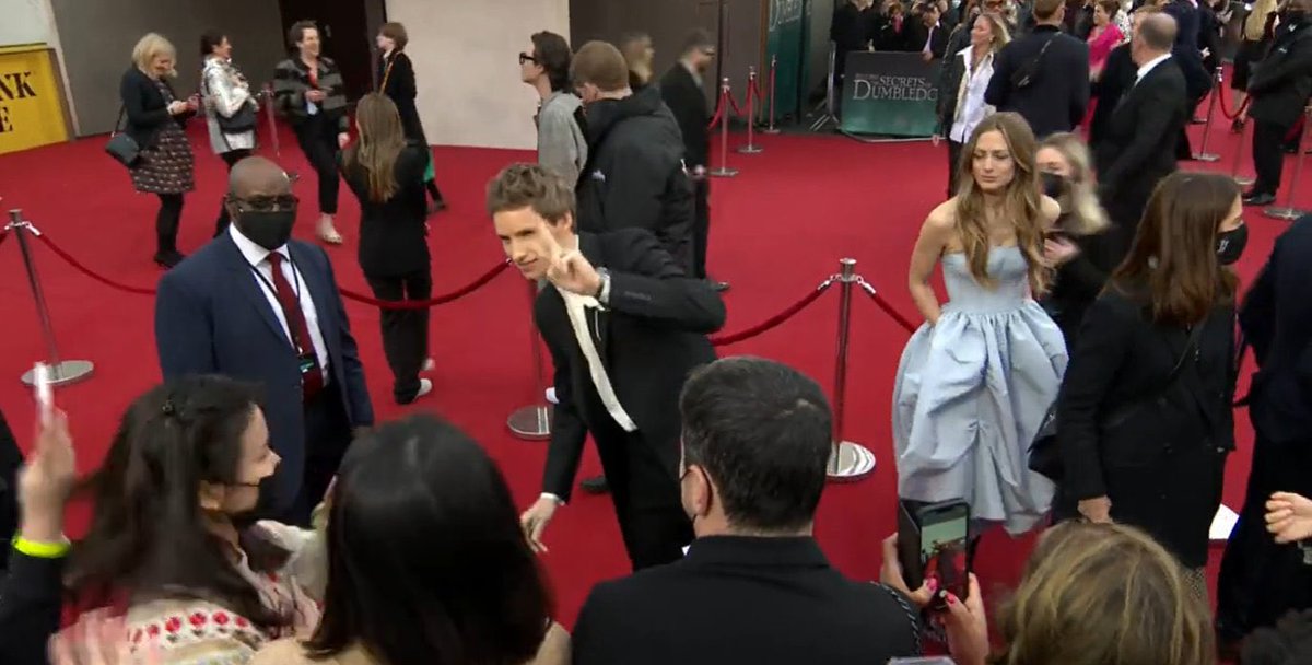ClubPotterhead's tweet photo. Presentado como “Ganador de un premio de la academia” llega a la premiere de Animales Fantásticos: #LosSecretosDeDumbledore  nuestro Eddie Redmayne! ✨ https://t.co/VVqdDp0i7g