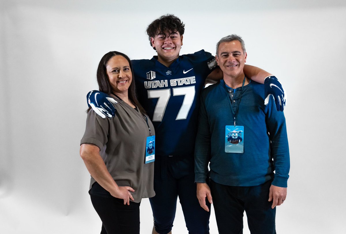 strantz_mangisi's tweet photo. Thank you @DjTialavea_86 for the invitation to VIP day! Enjoyed watching the practice and taking some photos! @racheljharris @CoachMicahJames @kirk67chambers https://t.co/nqeX5m45CQ