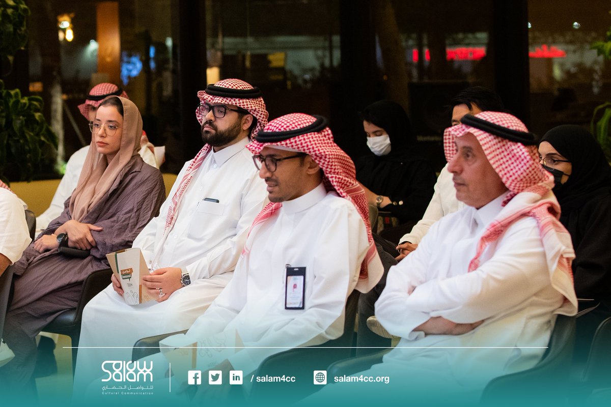Salam4ccAR's tweet photo. تحت عنوان "التصوير الفوتوغرافي للثقافات كأداة للتواصل الحضاري" انطلقت قبل قليل جلسة حوارية ضمن برنامج #تواصل مع عدة متحدثين من ثقافات مختلفة يديرها أ.بدر الطويل.
 
#سلام_للتواصل_الحضاري https://t.co/TnuRUdXZfr