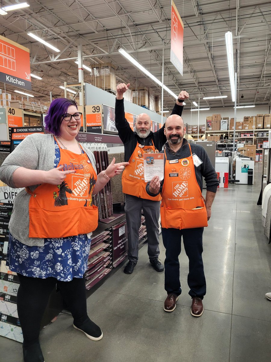 SASM, Dave, being recognized for his outstanding leadership with spreading knowledge around Specialty.  <a href="/CadwalladerRob/">Rob Cadwallader</a> @MelissaGuertin5 <a href="/HD4282/">Home Depot Smithfield</a> <a href="/ChrisYoungHD/">Chris Young</a> <a href="/BrendaKearney4/">Brenda Kearney</a>