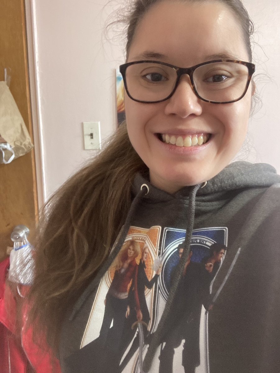 captainswanfan4's tweet photo. Happy #OnceUponATimeday oncers! Once upon a time I still rewatch on DVD’s 1-6! Captain swan hoodie is Perez for this day not just because it’s freezing in spring! @OnceABC @JoshDallas #ginnygoodwin https://t.co/gWmRI7t4U3