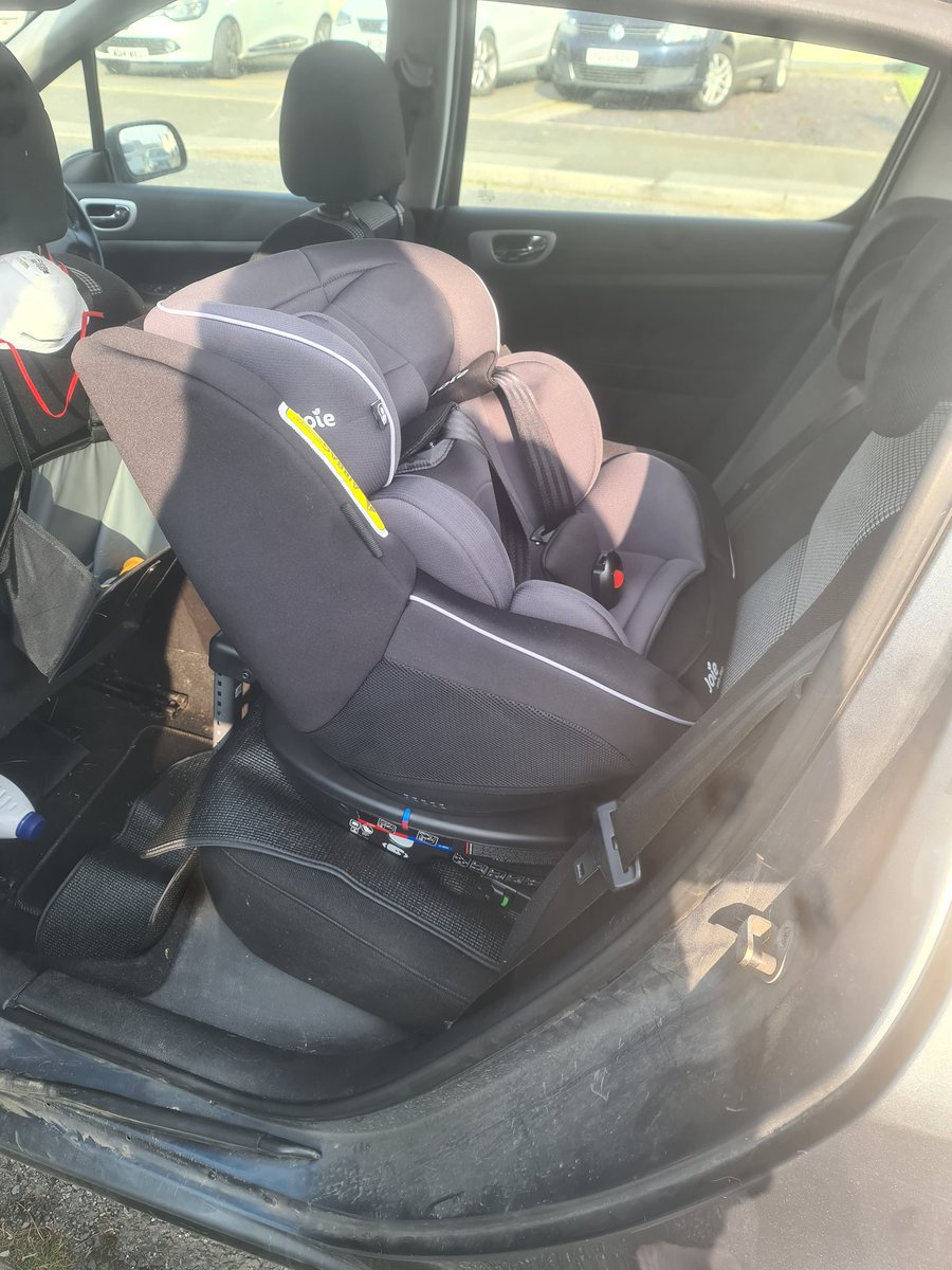 PUNCJENT's tweet photo. Car seat all ready for his royal highness just waiting for nephew cuddles now https://t.co/rGvYPlcwqR