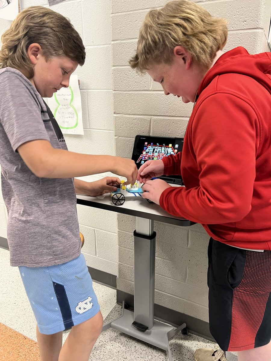 Demonstrating Newtons 3 Laws of Motion using our cars! #forceandmotion