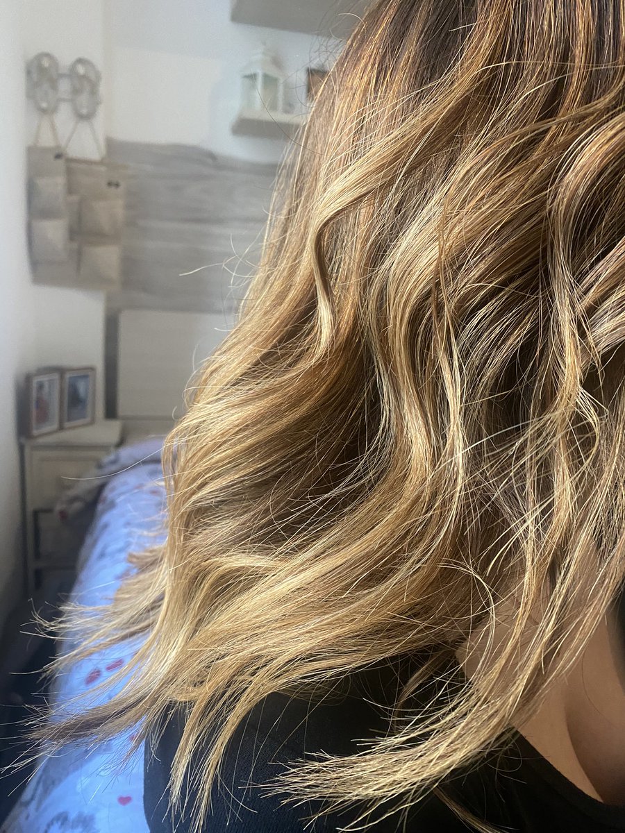 levrangigaia's tweet photo. schiariture a mano libera💆🏼‍♀️ @ComoCfp https://t.co/4SvQjnz6ft