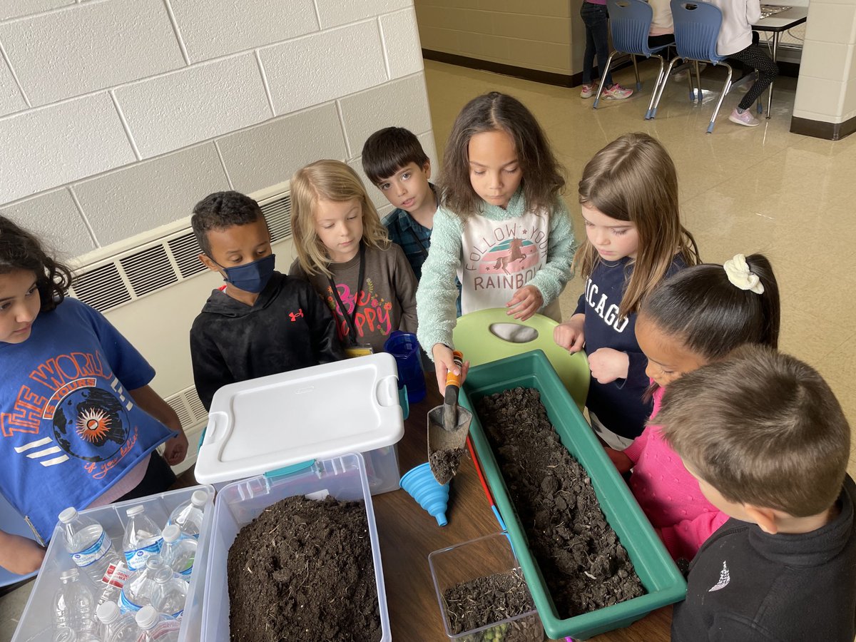 Emily_Kelly25's tweet photo. Planting with Ms. Weber at the IDC ❤️ https://t.co/j5O2cB1hcr