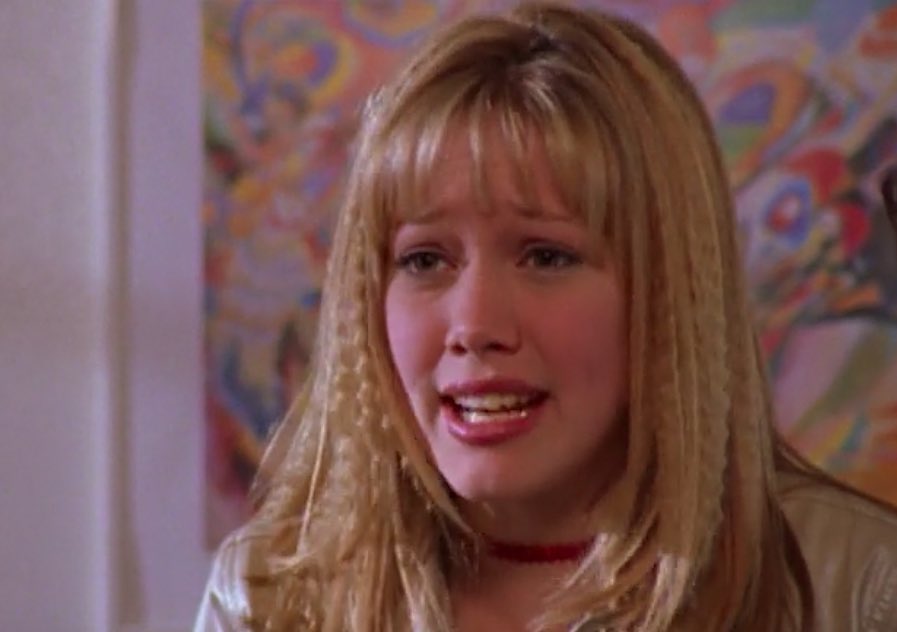 PopCulture2000s's tweet photo. the crimped hairstyle https://t.co/IEBNfFV5ap