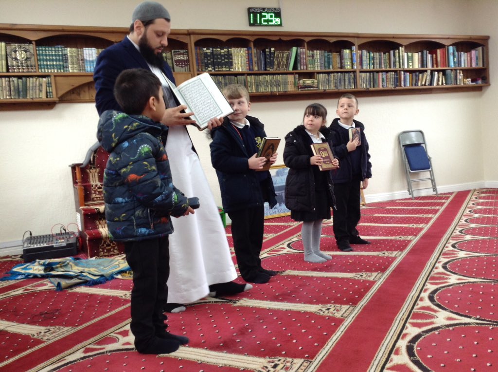 A few more from today - do you know how many times a day Muslims pray? <a href="/HullMosque/">Hull Mosque</a> <a href="/AinthorpeSchool/">Ainthorpe</a> <a href="/KimLawton_/">Mrs. Lawton</a> #enrichment #RE