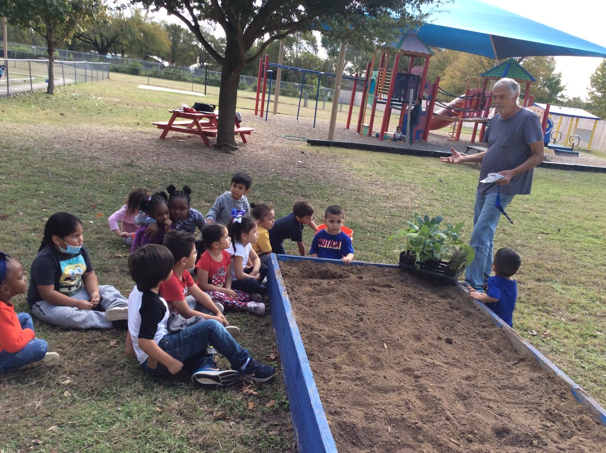 ChildInc_TX's tweet photo. Spring is in the air in #ATX! Time for our #headstart centers to begin planting seeds and plants for a summer harvest. ๐ฅ๐
๐ We promote gardening in our centers to engage all five senses and encourage healthy eating. Thanks #greencornproject as well as to @scottslawn #NHSA https://t.co/6YbiQsn1sQ