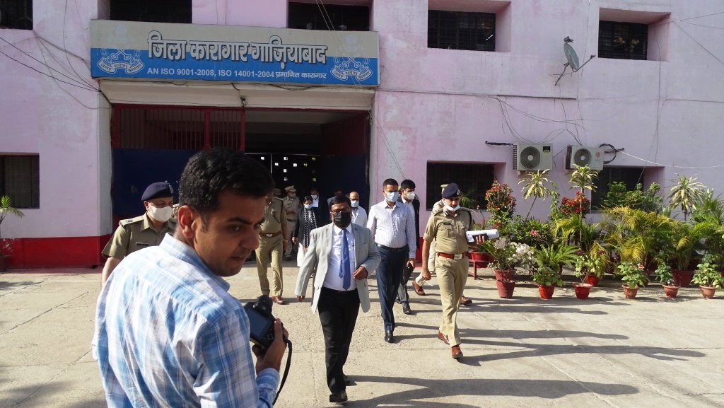जिला जज तथा वरिष्ठ पुलिस अधीक्षक के साथ जिला कारागार का निरीक्षण किया। <a href="/ChiefSecyUP/">S.P. Goyal, Chief Secretary, GoUP</a> <a href="/CMOfficeUP/">CM Office, GoUP</a> <a href="/UPGovt/">Government of UP</a>
