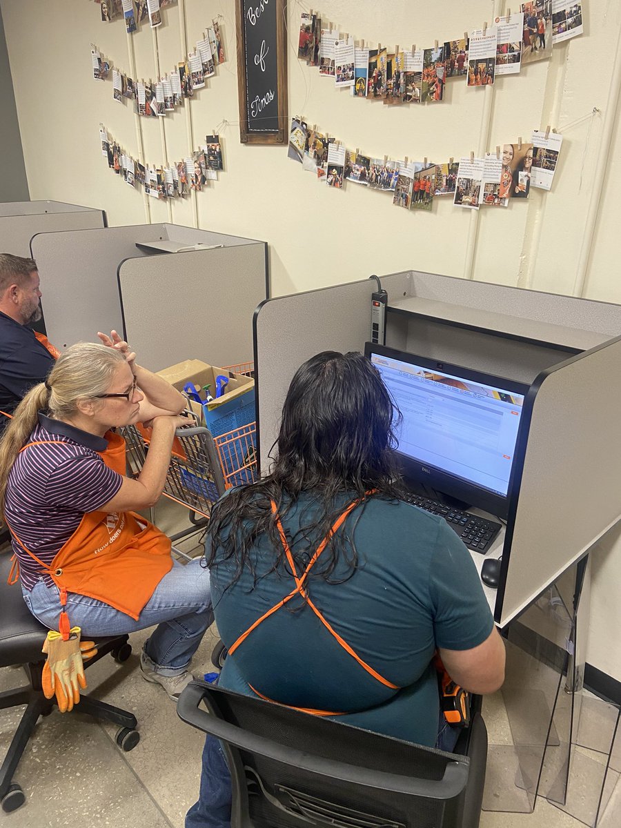 Jonathan_Vega05's tweet photo. Our COS Donna teaching Joseph D26 how to create a flooring measure!!! https://t.co/l6Evytc4Bv