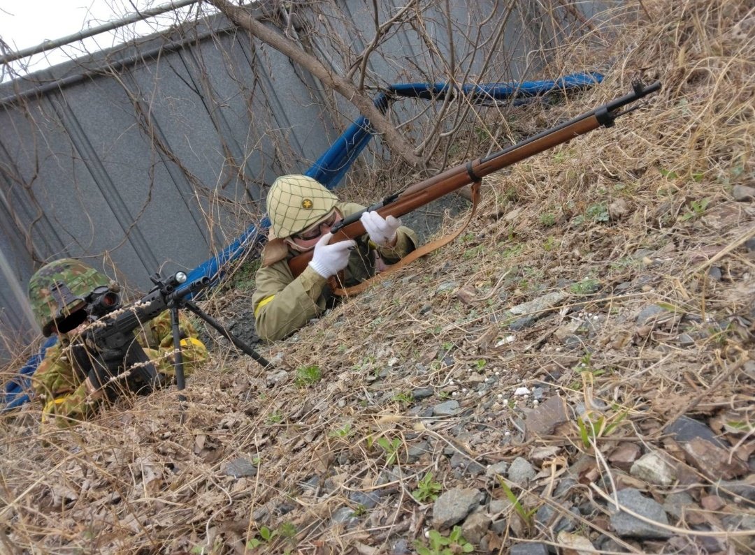 yorozu7676_PV2's tweet photo. 高サバに参加した時に撮ってもらいました写真です！
一等兵が南部を持っていたり謎のマガジンポーチがあるツッコミどころ満載でしたが楽しかったです！
 #高サバ https://t.co/AVAfxjlgpj