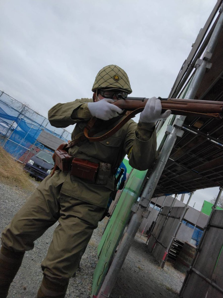 yorozu7676_PV2's tweet photo. 高サバに参加した時に撮ってもらいました写真です！
一等兵が南部を持っていたり謎のマガジンポーチがあるツッコミどころ満載でしたが楽しかったです！
 #高サバ https://t.co/AVAfxjlgpj