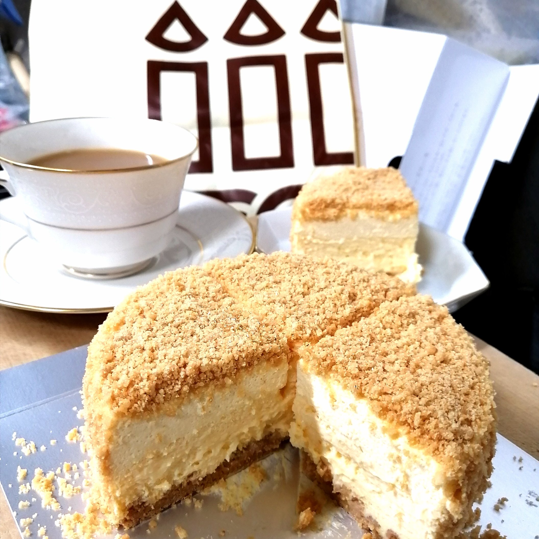 ふぐちゃん アンリ シャルパンティエのwチーズケーキ とても美味しい さりげない金粉がお洒落です 弟のお土産です ご馳走さまでした アンリシャルパンティエ チーズケーキ T Co 6pdnsui0ie Twitter