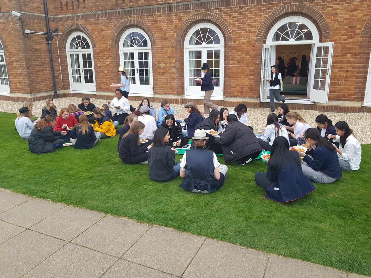 StSwithunsHigh's tweet photo. Our girls had a brilliant time last night at their house innings! They were treated to their favourite takeaway before dressing up in their finest Edwardian gentleman's attire and taking part in a @MoonstoneTheatr murder mystery evening! #StSwithunsBoarding #StSwithunsItsWhoWeAre https://t.co/tmBjlp04HG