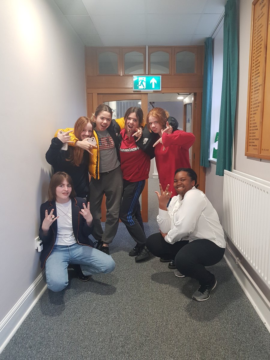 StSwithunsHigh's tweet photo. Our girls had a brilliant time last night at their house innings! They were treated to their favourite takeaway before dressing up in their finest Edwardian gentleman's attire and taking part in a @MoonstoneTheatr murder mystery evening! #StSwithunsBoarding #StSwithunsItsWhoWeAre https://t.co/tmBjlp04HG