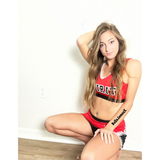 Naughty cheerleader photo set is on my Onlyfans now😈😘 https://t.co/VwcCLrn8Zk