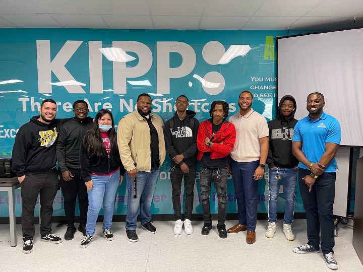 HoustonAlphas's tweet image. We’d like to thank KIPP Northeast College Prep HS for allowing us to talk to their seniors about college life and navigating the transition from high school to college. 🤙🏼🤙🏾#HMAlphaWeek #GoToHighSchoolGoToCollege