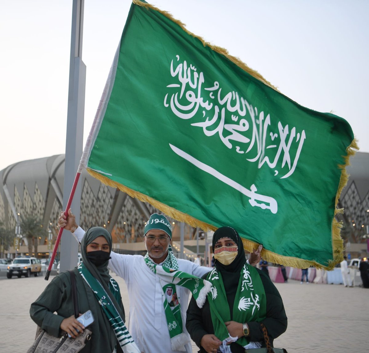 Saudi_Gazette's tweet photo. #PICTURES: #Saudi fans are ready to celebrate the football national team qualification to the #WorldCup2022 in its last match against Australia in Jeddah https://t.co/gu6KvYg5Fo
