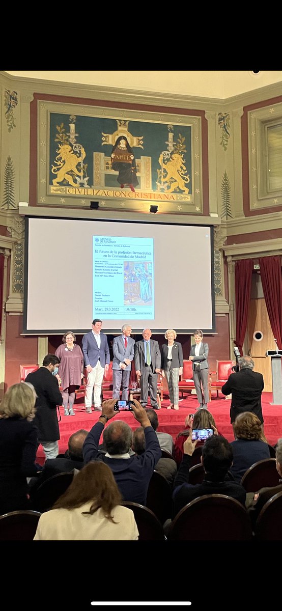 Pensandoenfutu's tweet photo. Comienza el debate “El futuro de la profesión farmacéutica en la Comunidad de Madrid” 💫 
@RosaliaGozalo 
@ateneodemadrid https://t.co/Yawgqxxg3d