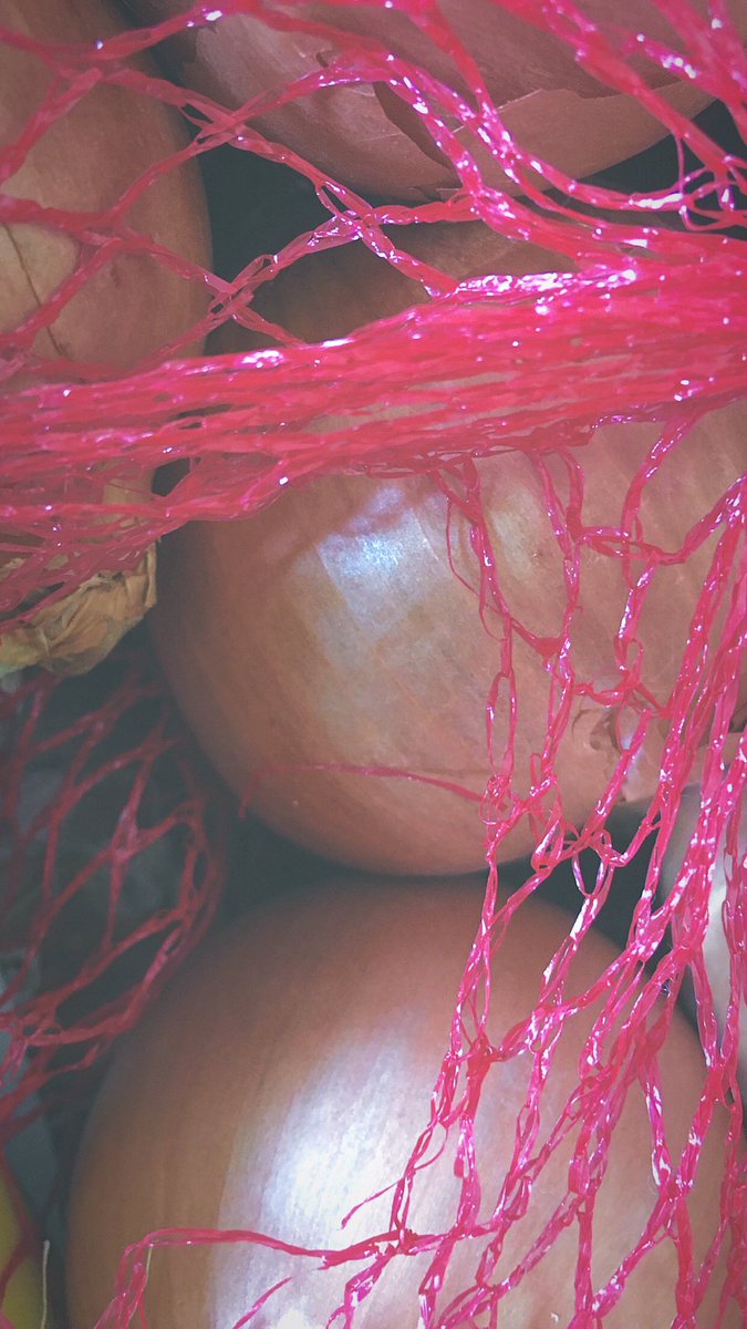 StarlyBelle's tweet photo. If space is an infinite array of possibilities, it means there's a planet out there that looks like a bundle of packaged onions.
Just some food for thought. π§
#Onionshavelayers https://t.co/bcndJ70IdO