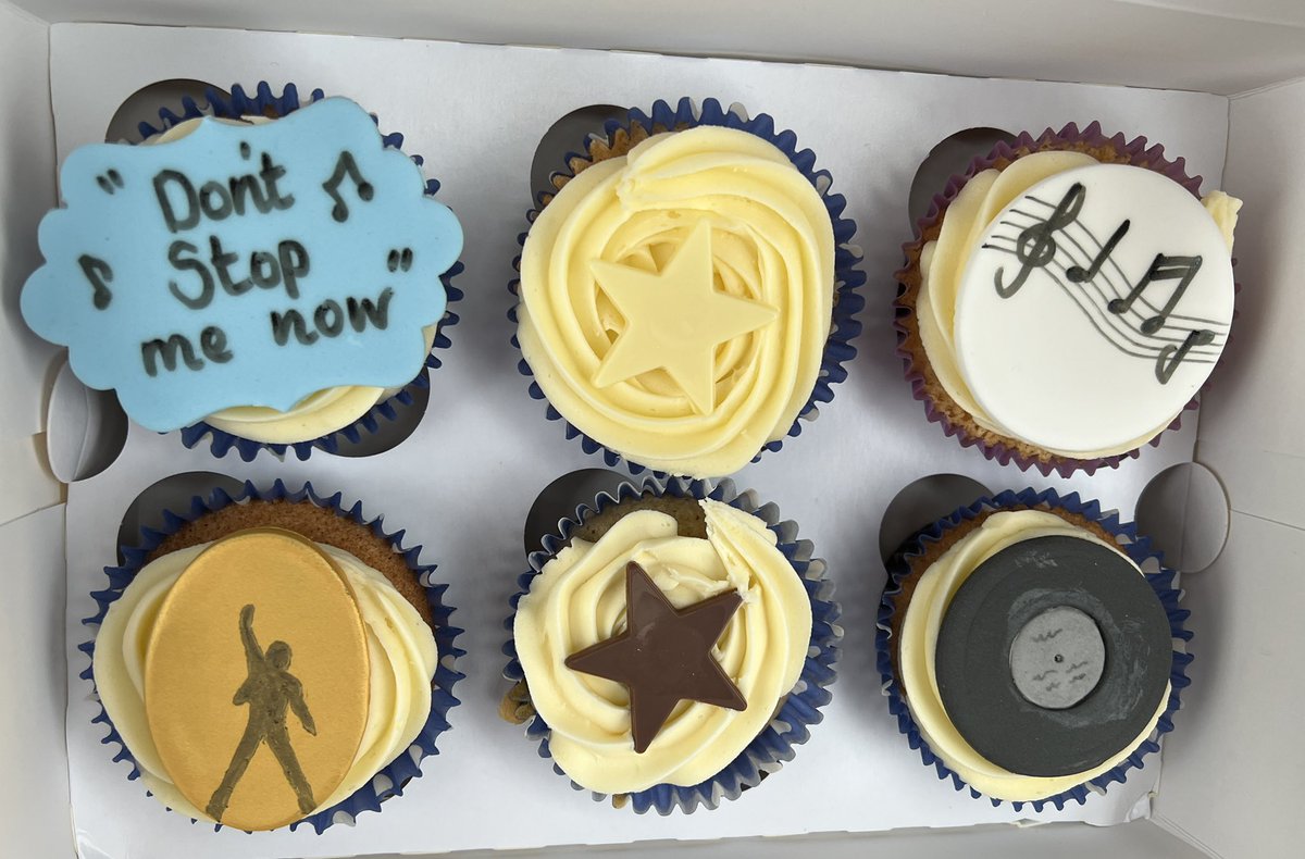 4th lucky <a href="/MKTheatre/">Milton Keynes Theatre</a> 

222 folks @wwrytouruk tonight. 

Sadly 10 missing due to positive covid tests today :( 
Rest of us are ready to rock!! 🤘🏻🤘🏻🔥

<a href="/ianmcintoshuk/">Ian McIntosh</a> <a href="/EllieJadeS/">Elena Skye</a> <a href="/Jennyoleary90/">Jenny O'Leary</a> @adzstrong <a href="/MckellMichael/">Michael Mckell</a> @MartinaCMennell @CalmYerSelf &amp; crew!! 

We’ve even got cake!