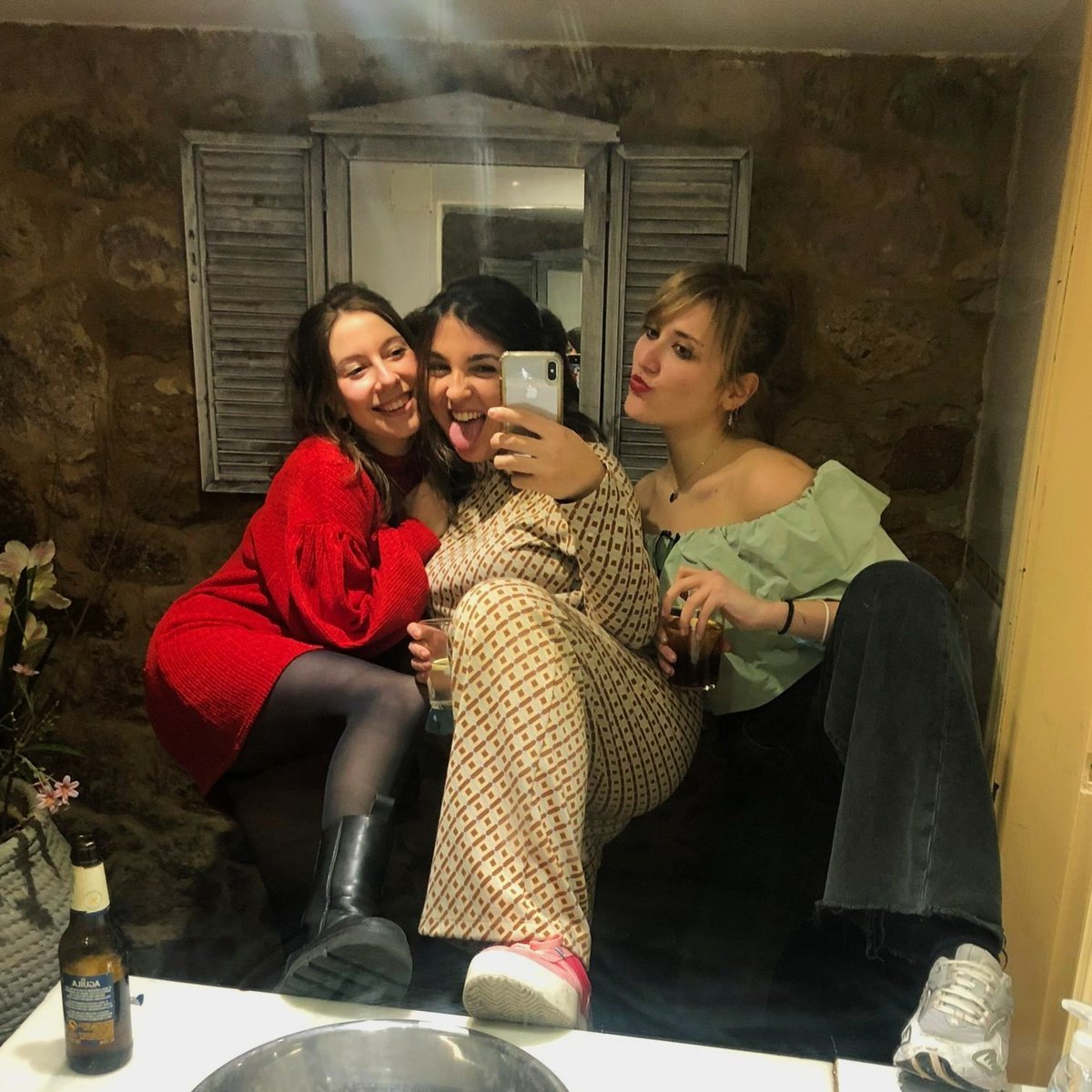 luciasalgado_'s tweet photo. me dais mucha vida ❤️👯 https://t.co/aVyqKeb5py