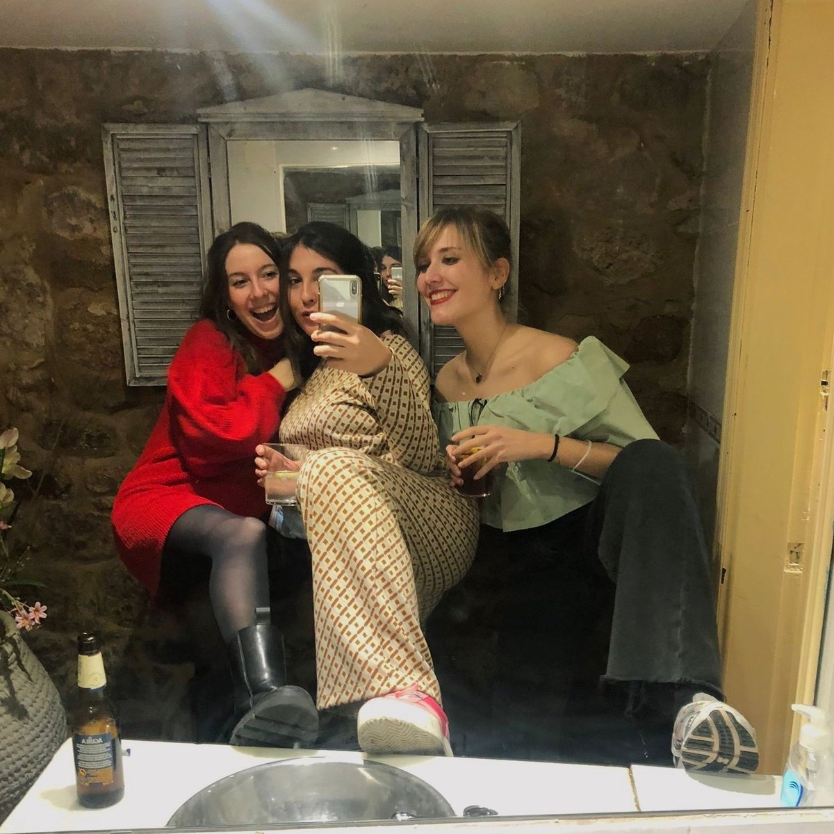 luciasalgado_'s tweet photo. me dais mucha vida ❤️👯 https://t.co/aVyqKeb5py
