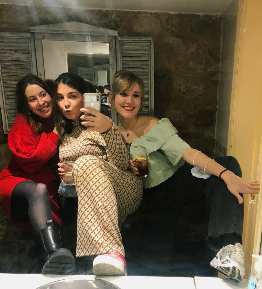 luciasalgado_'s tweet photo. me dais mucha vida ❤️👯 https://t.co/aVyqKeb5py