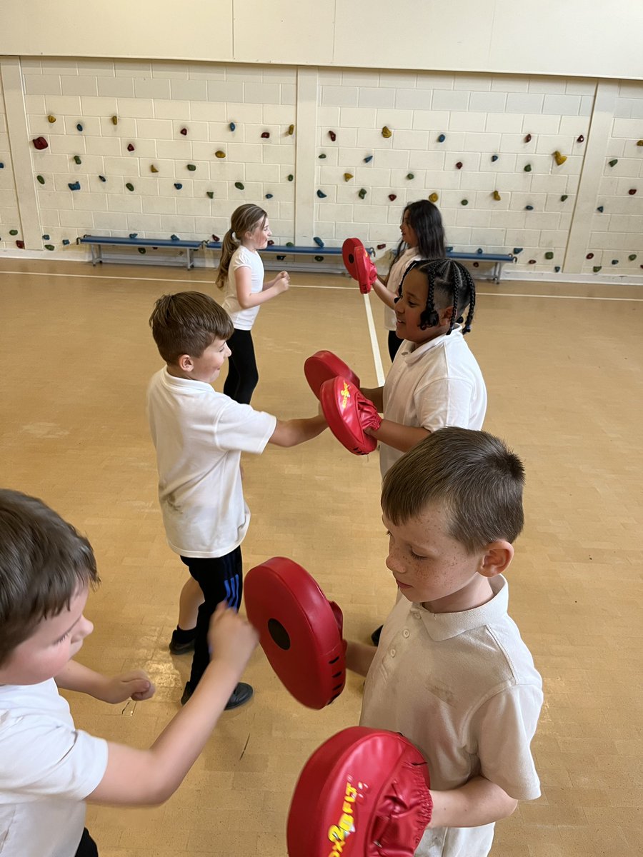 HGPAMrDawson's tweet photo. “Jab, cross, hook” - Year 3 martial arts are all gaining speed and technique week on week 🥋🥊 @enhancedhgpa #harrowgateacademy #harrowgateenhanced https://t.co/ctqzEj9e9W